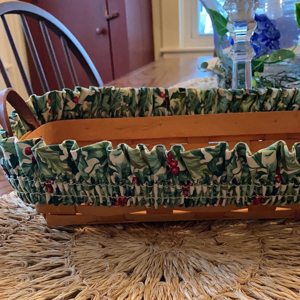 Longaberger Christmas garter.EUC